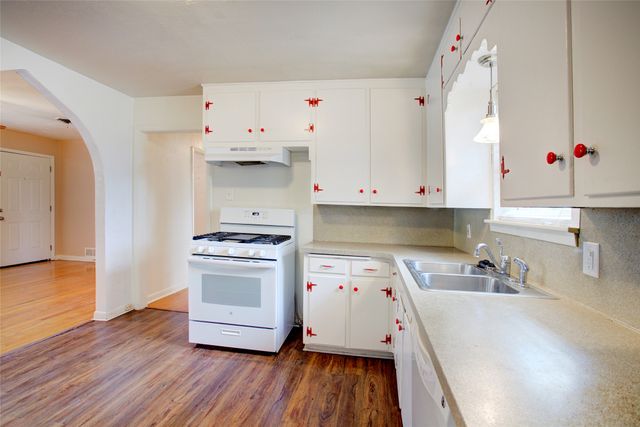 213 Sheri Lane, Hurst, TX 76053