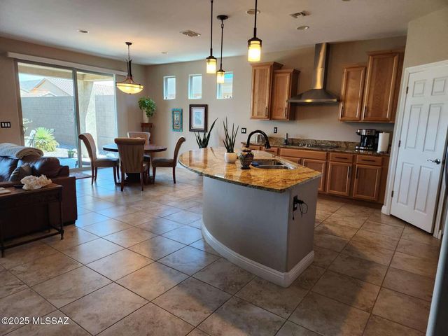 7100 W Cliff Spring Trail, Marana, AZ 85658