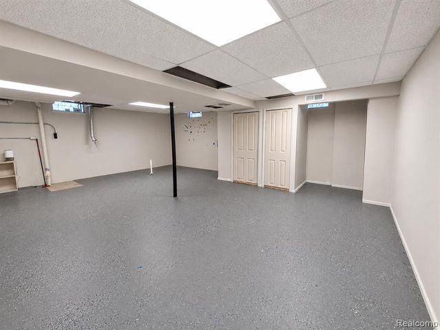 20471 Hollywood Street, Harper Woods, MI 48225