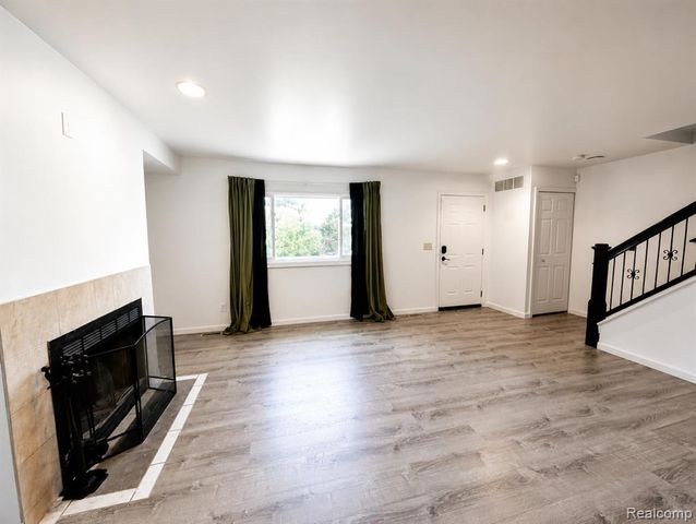 20471 Hollywood Street, Harper Woods, MI 48225