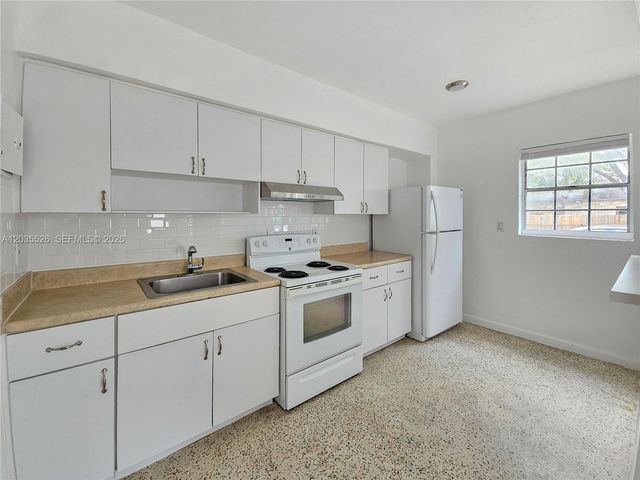 6601 SW 10th St 2, West Miami, FL 33144