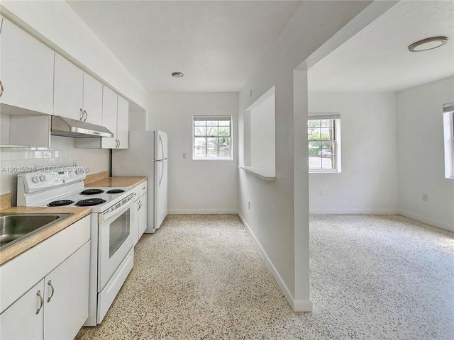 6601 SW 10th St 2, West Miami, FL 33144