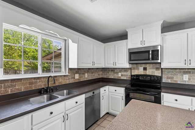 104 Haag Drive, Warner Robins, GA 31093