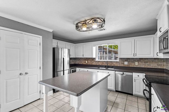 104 Haag Drive, Warner Robins, GA 31093