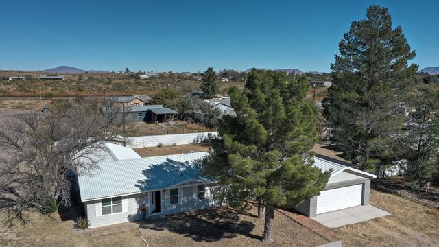 1310 W Philadelphia St, Marfa, TX 79843