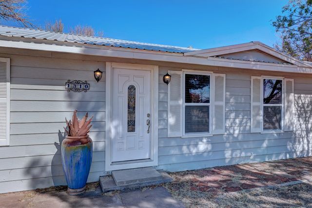 1310 W Philadelphia St, Marfa, TX 79843