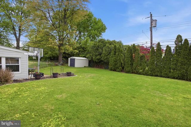 1040 EISENHOWER AVE, Woodlyn, PA 19094