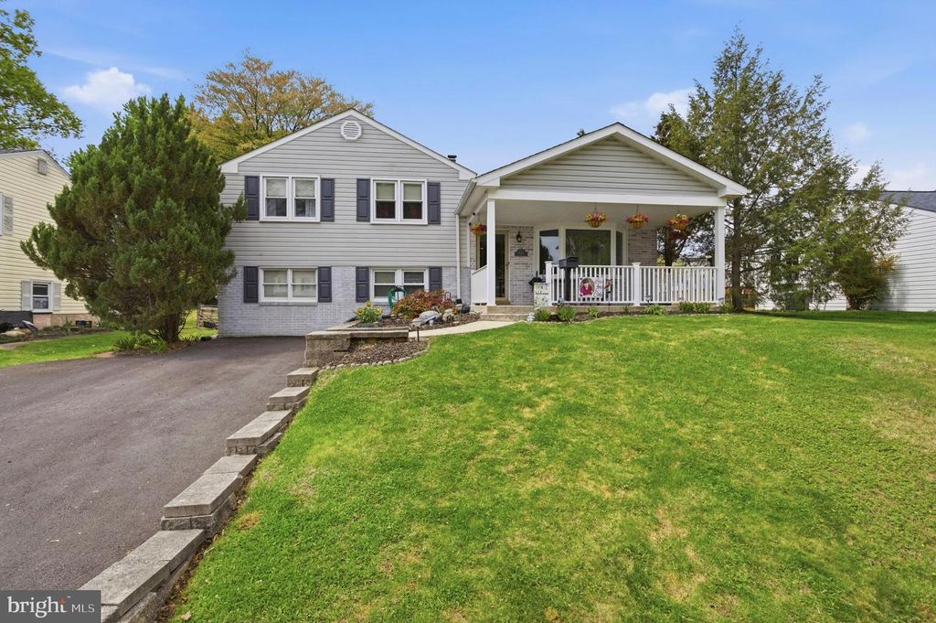 1040 EISENHOWER AVE, Woodlyn, PA 19094