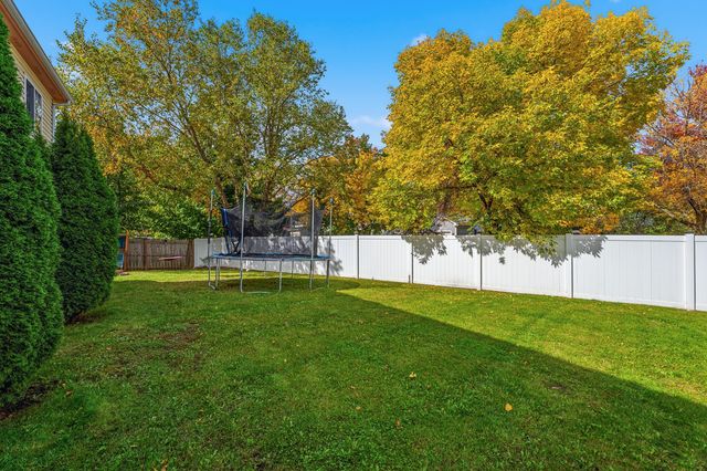 568 Cambridge Drive, Grayslake, IL 60030