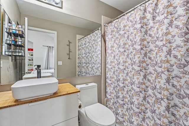 568 Cambridge Drive, Grayslake, IL 60030