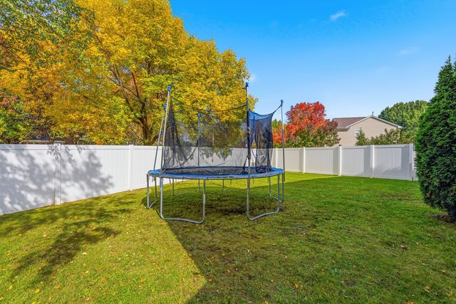 568 Cambridge Drive, Grayslake, IL 60030
