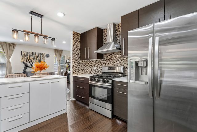 568 Cambridge Drive, Grayslake, IL 60030