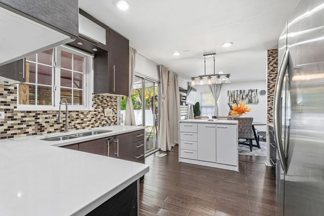 568 Cambridge Drive, Grayslake, IL 60030