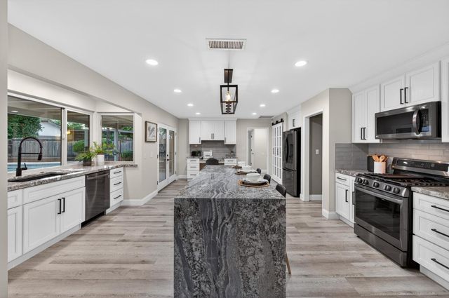 5431 N Kavanagh Avenue, Fresno, CA 93711