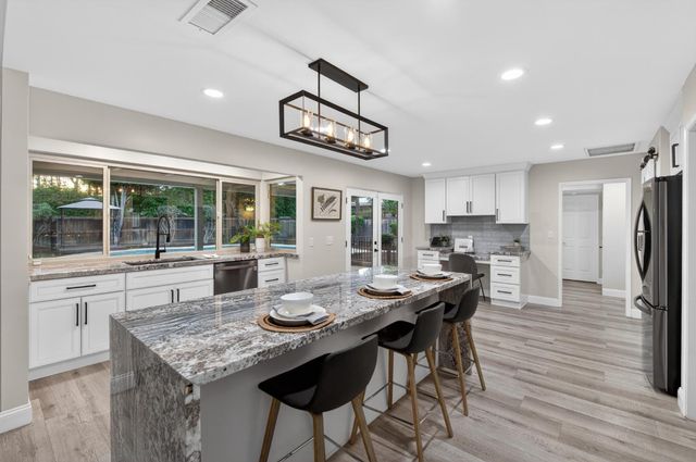 5431 N Kavanagh Avenue, Fresno, CA 93711