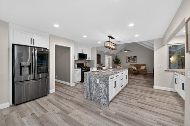 5431 N Kavanagh Avenue, Fresno, CA 93711