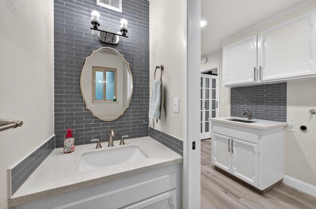 5431 N Kavanagh Avenue, Fresno, CA 93711