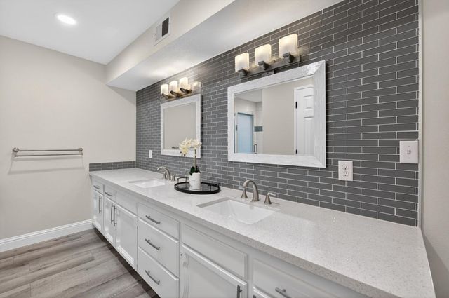 5431 N Kavanagh Avenue, Fresno, CA 93711