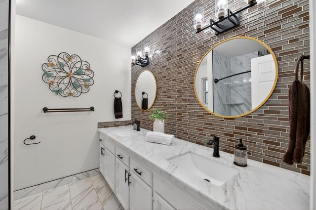 5431 N Kavanagh Avenue, Fresno, CA 93711