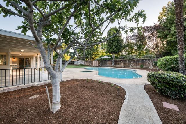 5431 N Kavanagh Avenue, Fresno, CA 93711