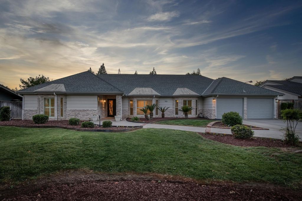 5431 N Kavanagh Avenue, Fresno, CA 93711