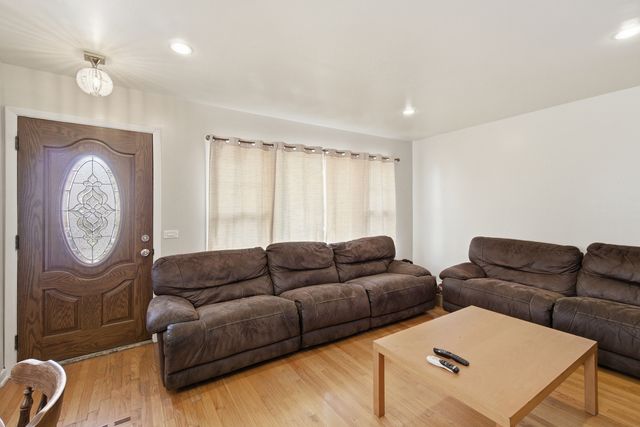 4622 N Springfield Avenue, Chicago, IL 60625