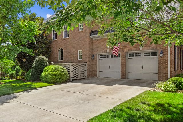 3896 Tatton Park, Lexington, KY 40515