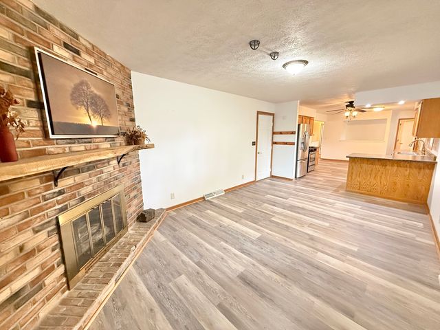 10620 Grover Oaks Road, Roscoe, IL 61073