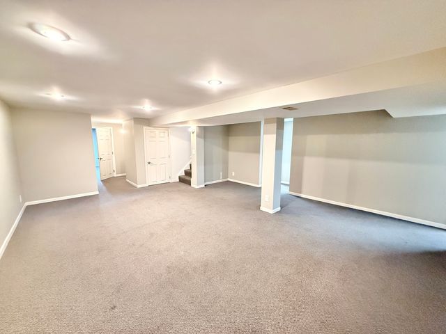 10620 Grover Oaks Road, Roscoe, IL 61073