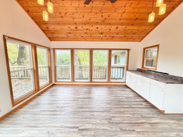 10620 Grover Oaks Road, Roscoe, IL 61073