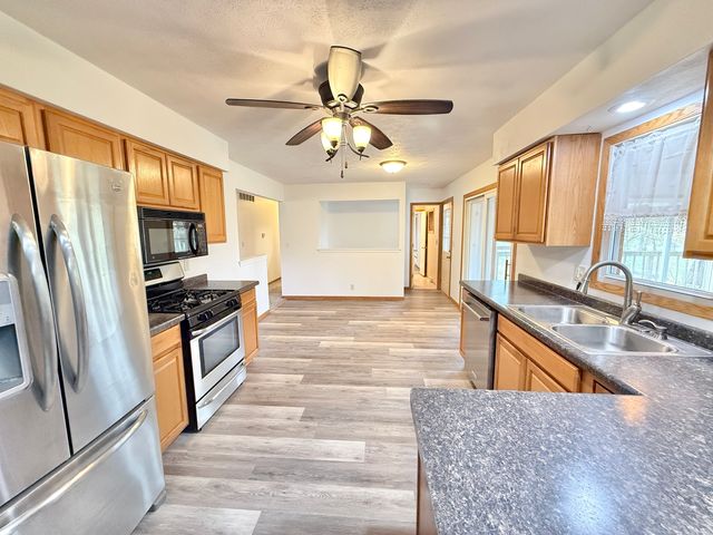 10620 Grover Oaks Road, Roscoe, IL 61073