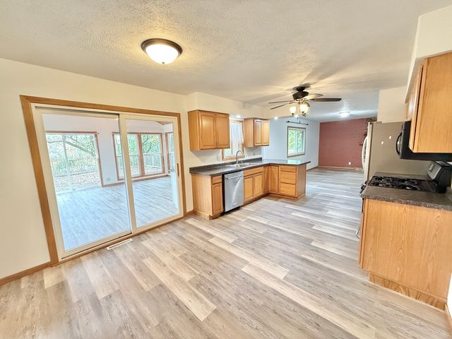 10620 Grover Oaks Road, Roscoe, IL 61073