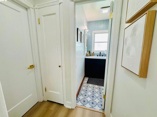 2066 Encinal Ave, Alameda, CA 94501