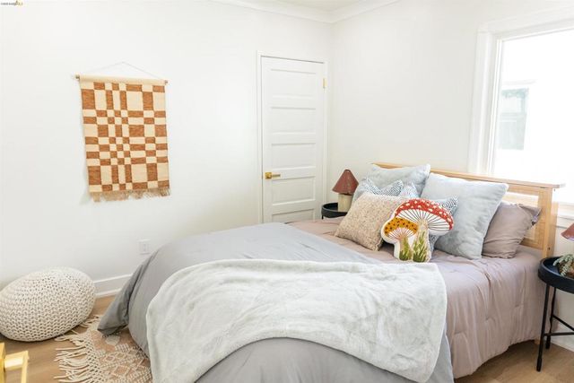 2066 Encinal Ave, Alameda, CA 94501