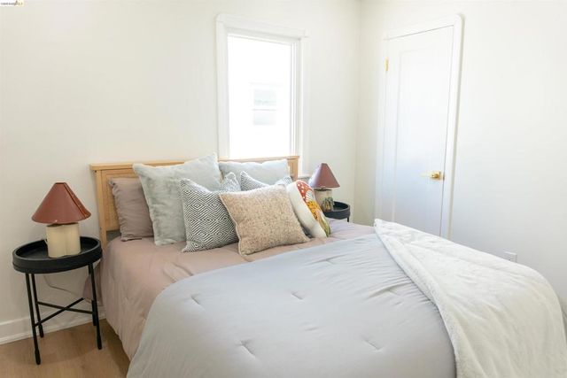 2066 Encinal Ave, Alameda, CA 94501