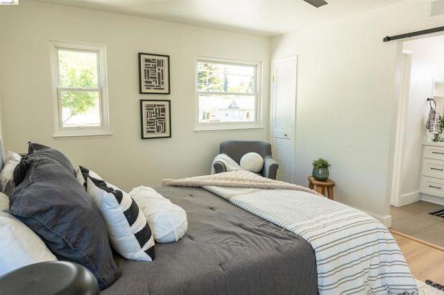 2066 Encinal Ave, Alameda, CA 94501