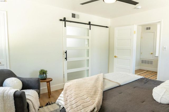 2066 Encinal Ave, Alameda, CA 94501