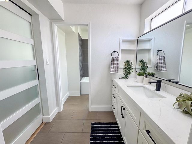 2066 Encinal Ave, Alameda, CA 94501