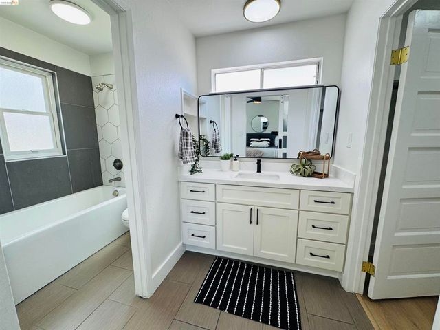 2066 Encinal Ave, Alameda, CA 94501