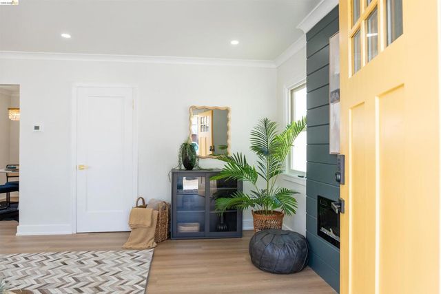 2066 Encinal Ave, Alameda, CA 94501