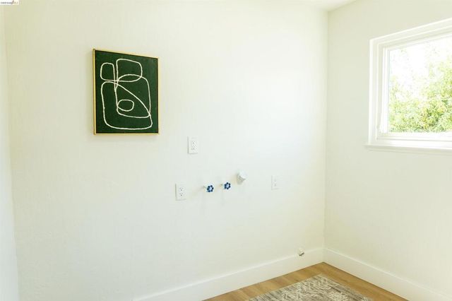 2066 Encinal Ave, Alameda, CA 94501