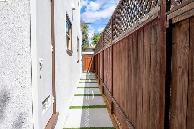 2066 Encinal Ave, Alameda, CA 94501