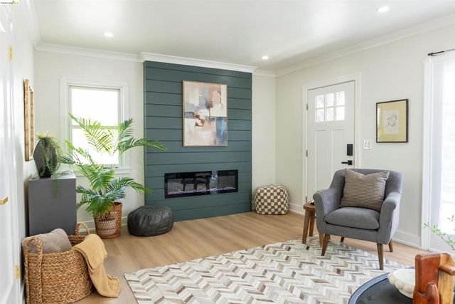 2066 Encinal Ave, Alameda, CA 94501