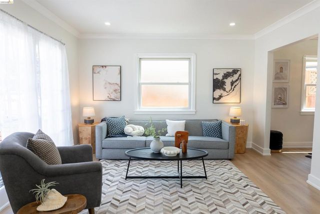 2066 Encinal Ave, Alameda, CA 94501