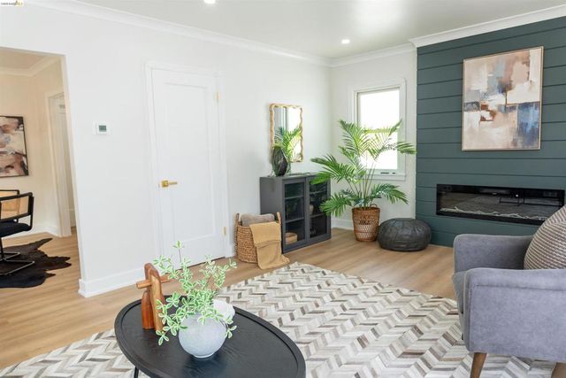 2066 Encinal Ave, Alameda, CA 94501