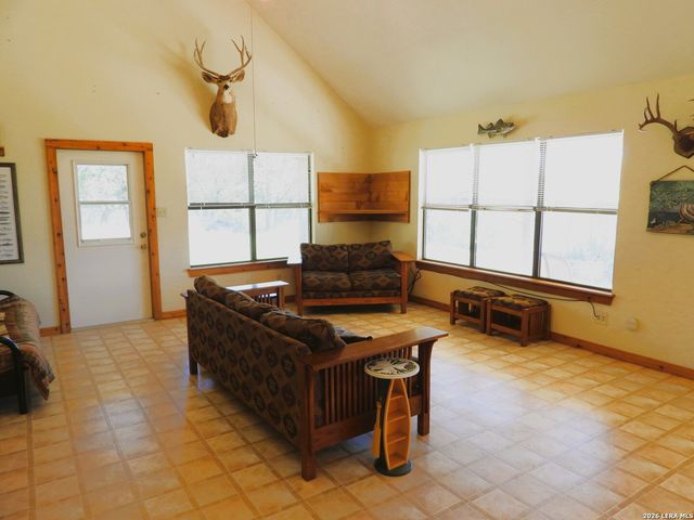 1081 Summit, Lakehills, TX 78063