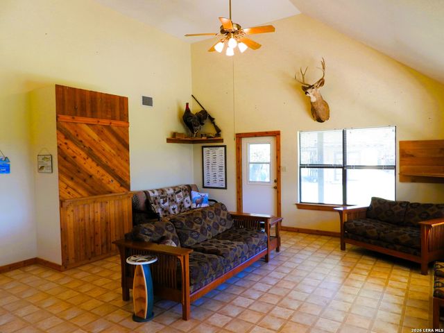 1081 Summit, Lakehills, TX 78063