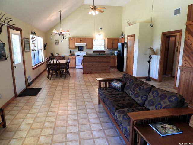 1081 Summit, Lakehills, TX 78063