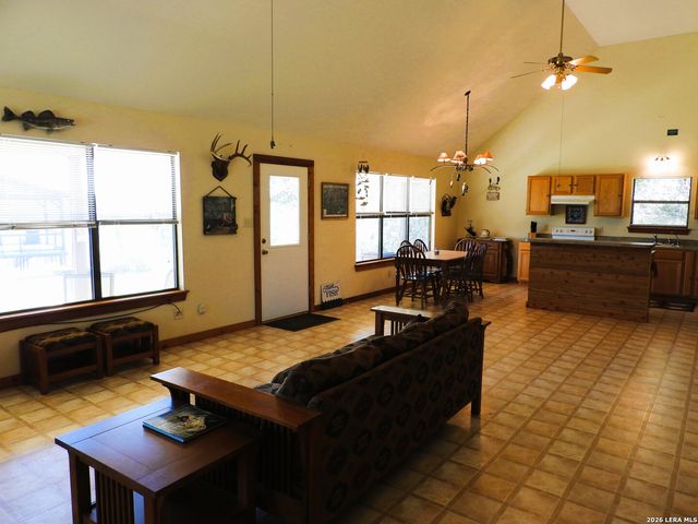 1081 Summit, Lakehills, TX 78063