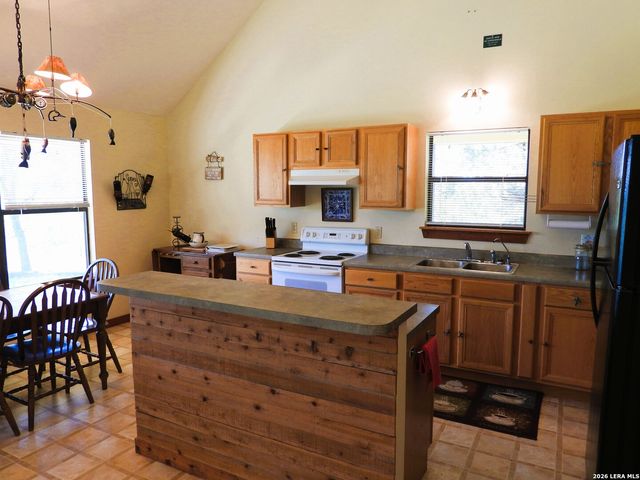 1081 Summit, Lakehills, TX 78063